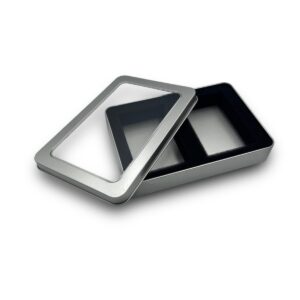 Blik met foam inlay voor 2 sets speelkaarten.