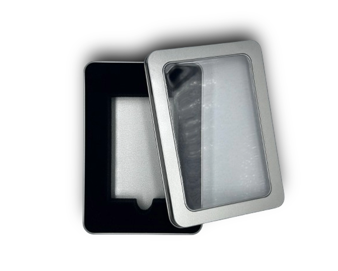 Blik met foam inlay voor 66x100 mm. kaartspellen.