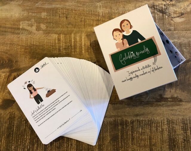 G E L U K K I G  G E V O E L I G  Nu verkrijgbaar, het "Gelukkig Gevoelig" kaartspel van @ [17841410455846196:@school_of_happiness__]!  Deze set met 45 kaarten bestaat uit oefeningen, tips en tools om gevoeligheid en emoties beter de baas te kunnen blijven. De kaarten worden gecombineerd met online video's, kijk voor meer informatie op @ [17841410455846196:@school_of_happiness__]